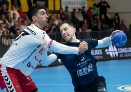 David Roca, durante el partido ante el Balonmano Nava de la pasada temporada.