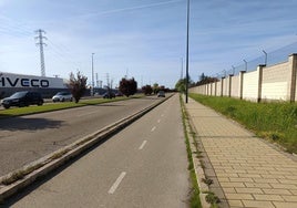 El nuevo tramo de carril bici se ha ejecutado por una senda tradicionalmente compartida por peatones y ciclistas