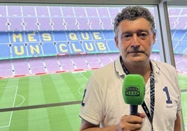 Alfredo Martínez, en la cabina del Camp Nou.