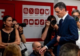 Pedro Sánchez, tras comparecer ante los periodistas la tarde del jueves tras la dimisión de Santos Cerdán, su secretario de Organización en el PSOE.