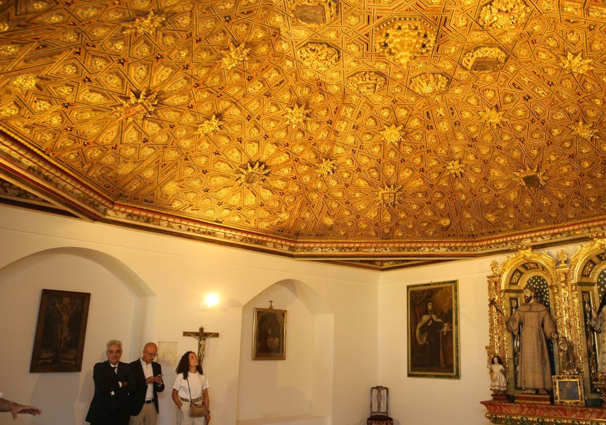 Imagen principal - Distintos rincones del Monasterio de San Antonio el Real.