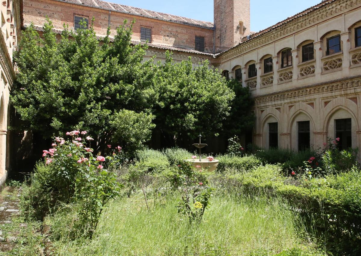 Imagen secundaria 1 - Distintos rincones del Monasterio de San Antonio el Real.