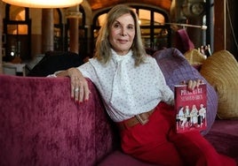 Pilar Eyre con su último libro 'Señoras bien'.