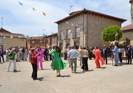 Baile delante del santo al finalizar la procesión