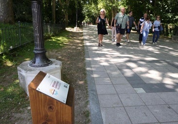 Cartel colocado en el Paseo del Príncipe del Campo Grande, uno de los parques etiquetados como refugio climático en Valladolid
