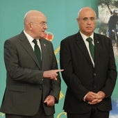El alcalde, Jesús Julio Carnero, y el subdelegado, Jacinto Canales, en una imagen de archivo.