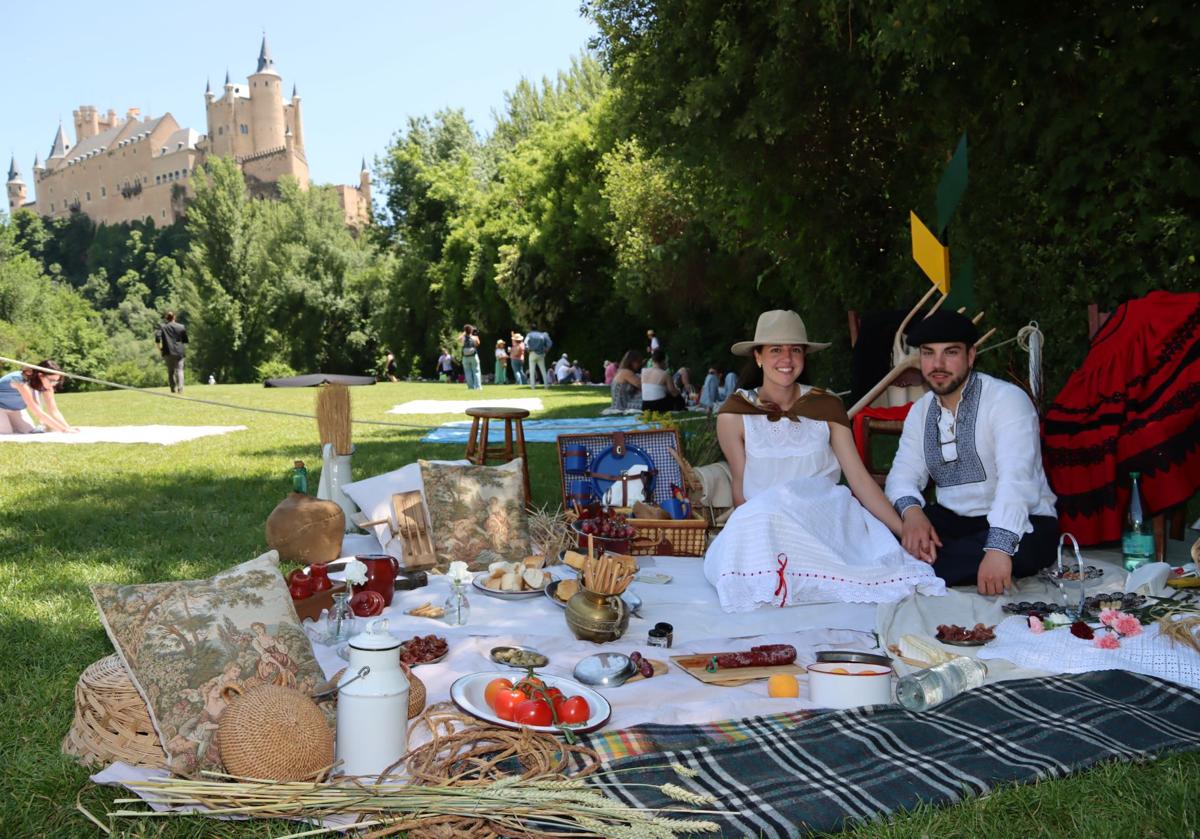 Flores, manteles y banquetes en plena naturaleza por el Picnic Day