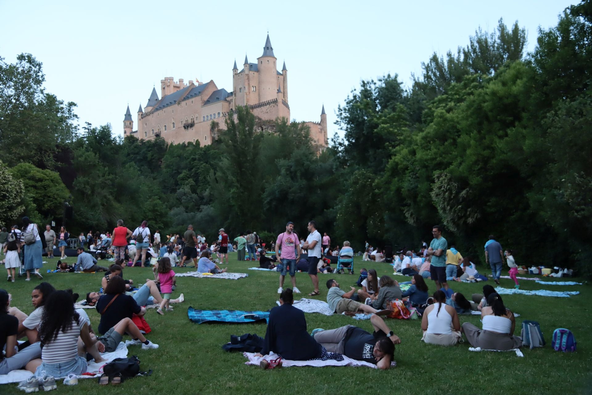 El espectáculo de drones por el Picnic Day, en imágenes