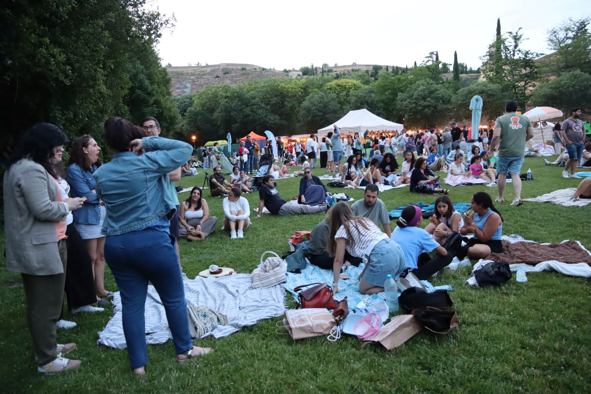 El espectáculo de drones por el Picnic Day, en imágenes