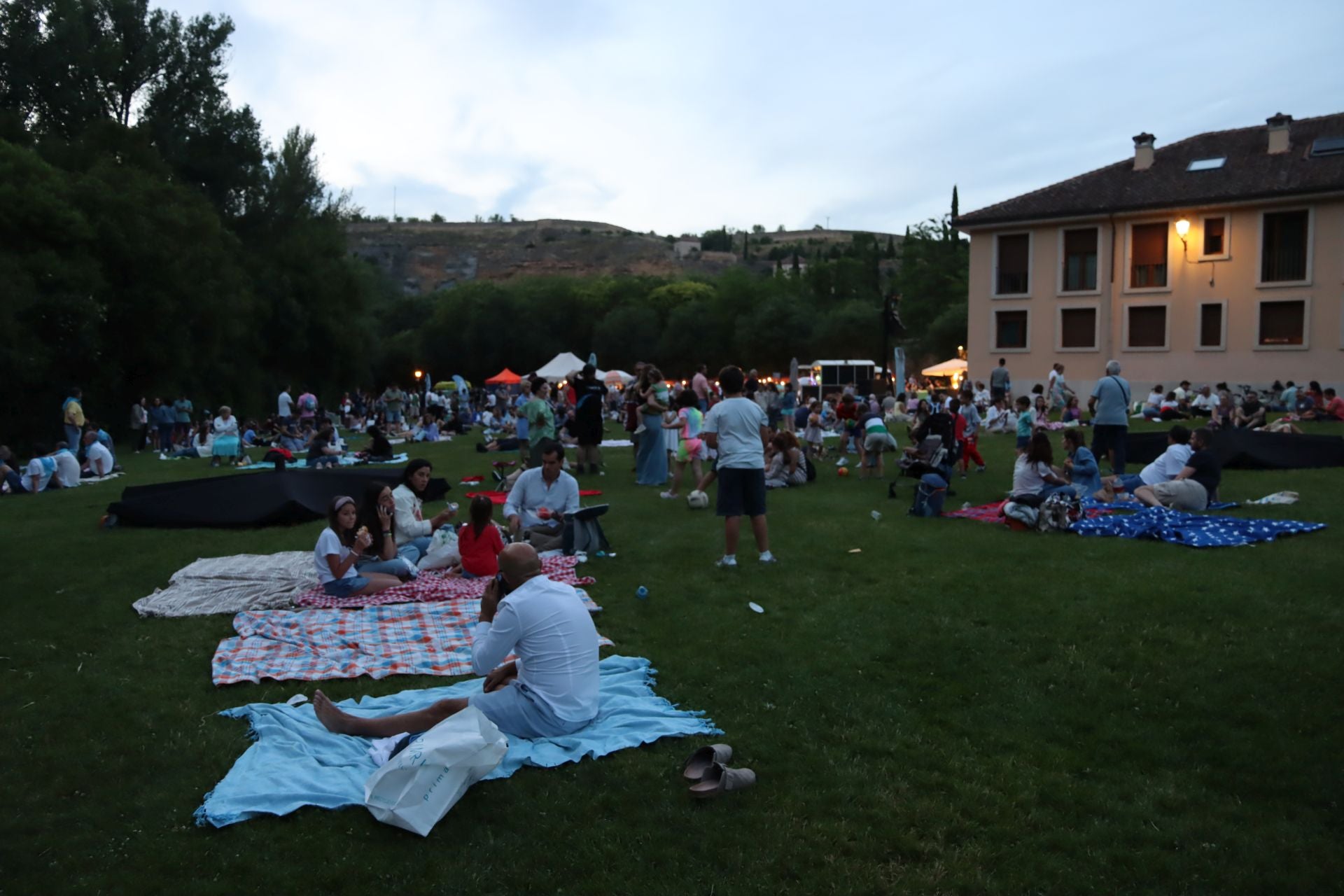 El espectáculo de drones por el Picnic Day, en imágenes