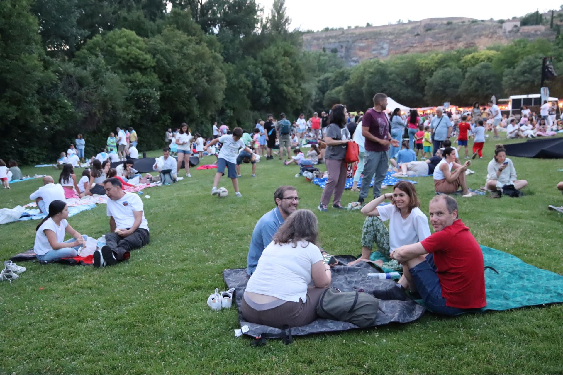 El espectáculo de drones por el Picnic Day, en imágenes