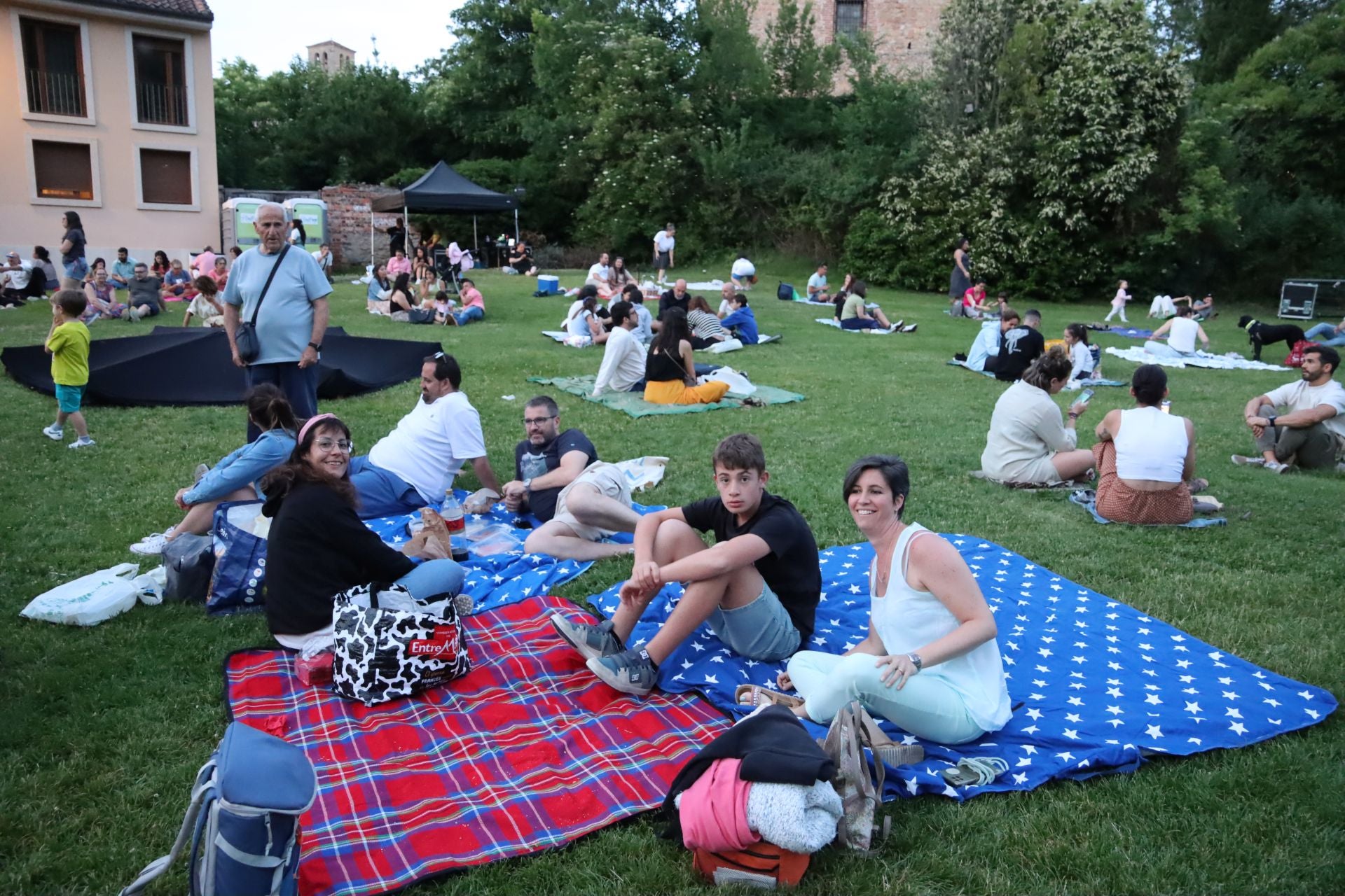 El espectáculo de drones por el Picnic Day, en imágenes