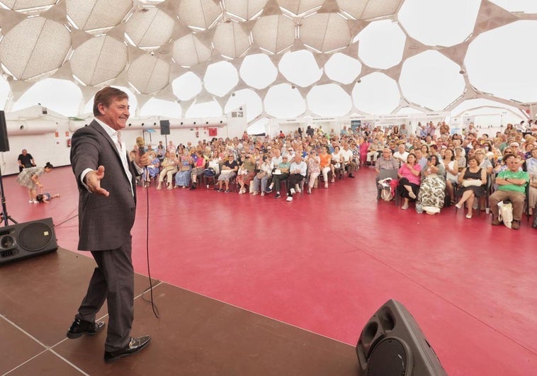 Alfonso Pahíno deleitó a todos con su mejor repertorio