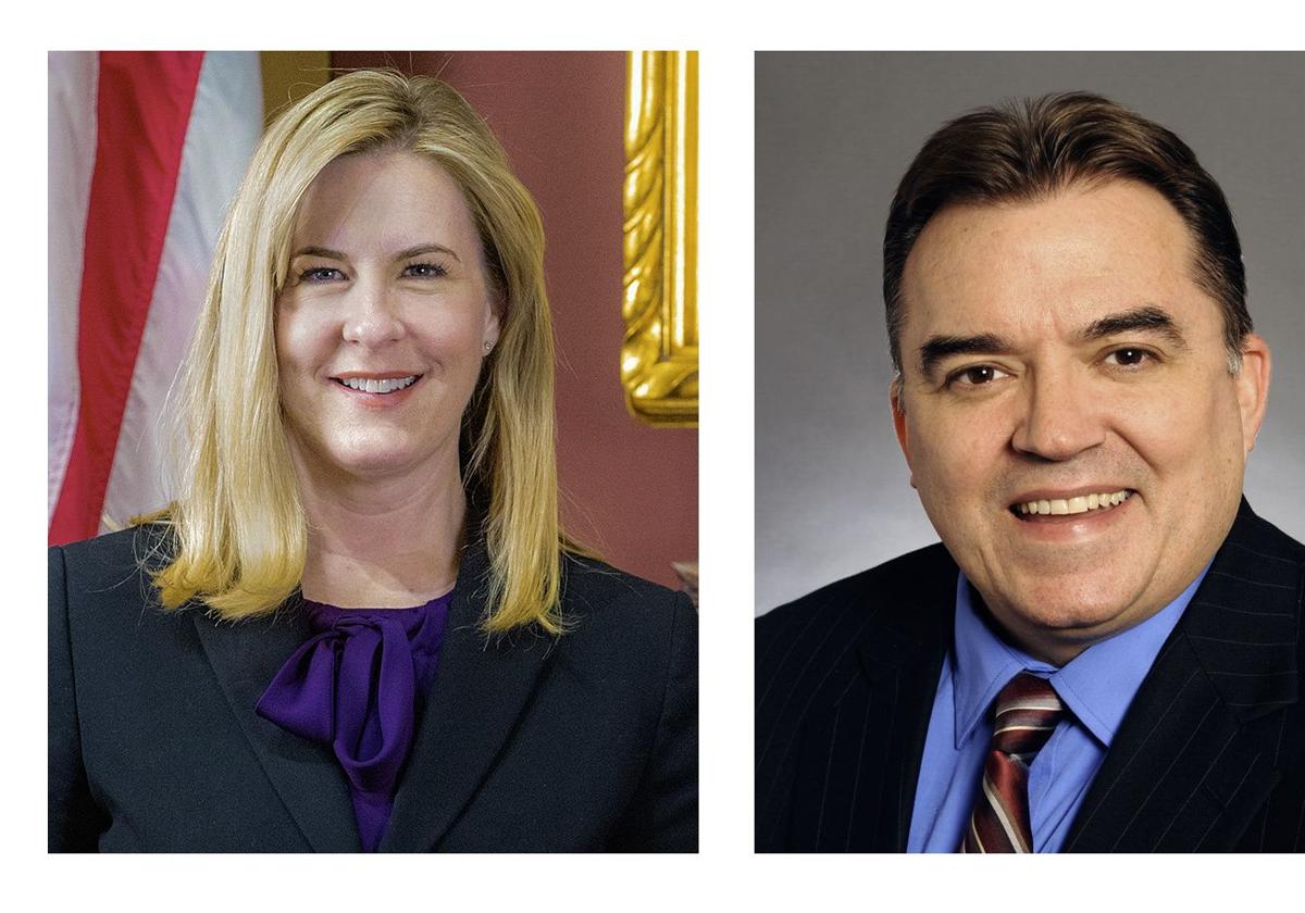 Melissa Hortman y a la derecha, John Hoffman, .