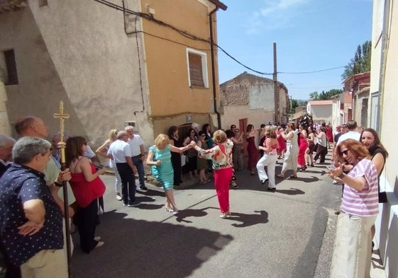 Bailes en honor de San Antonio de Padua en Catrillo de Don Juan.