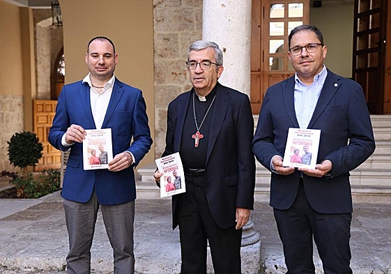 José Colinas, delegado diocesano, Luis Argüello, arzobispo y Guenther Eduardo Boelhoff, director de Cáritas Valladolid.