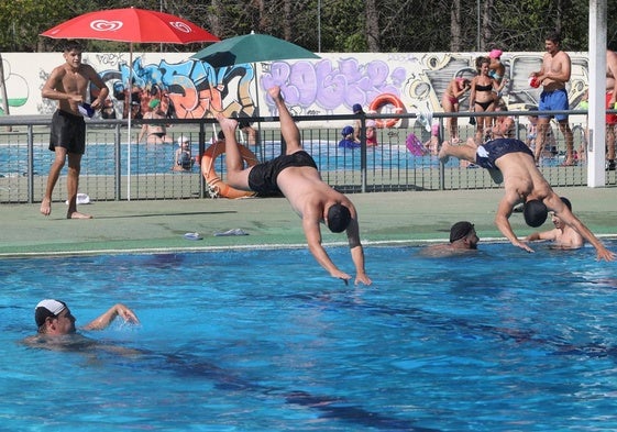 Las tres piscinas municipales abren este jueves con capacidad para 4.430 bañistas