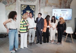 Mañueco, con representantes de varias entidades en la presentación de RelevaCyL.