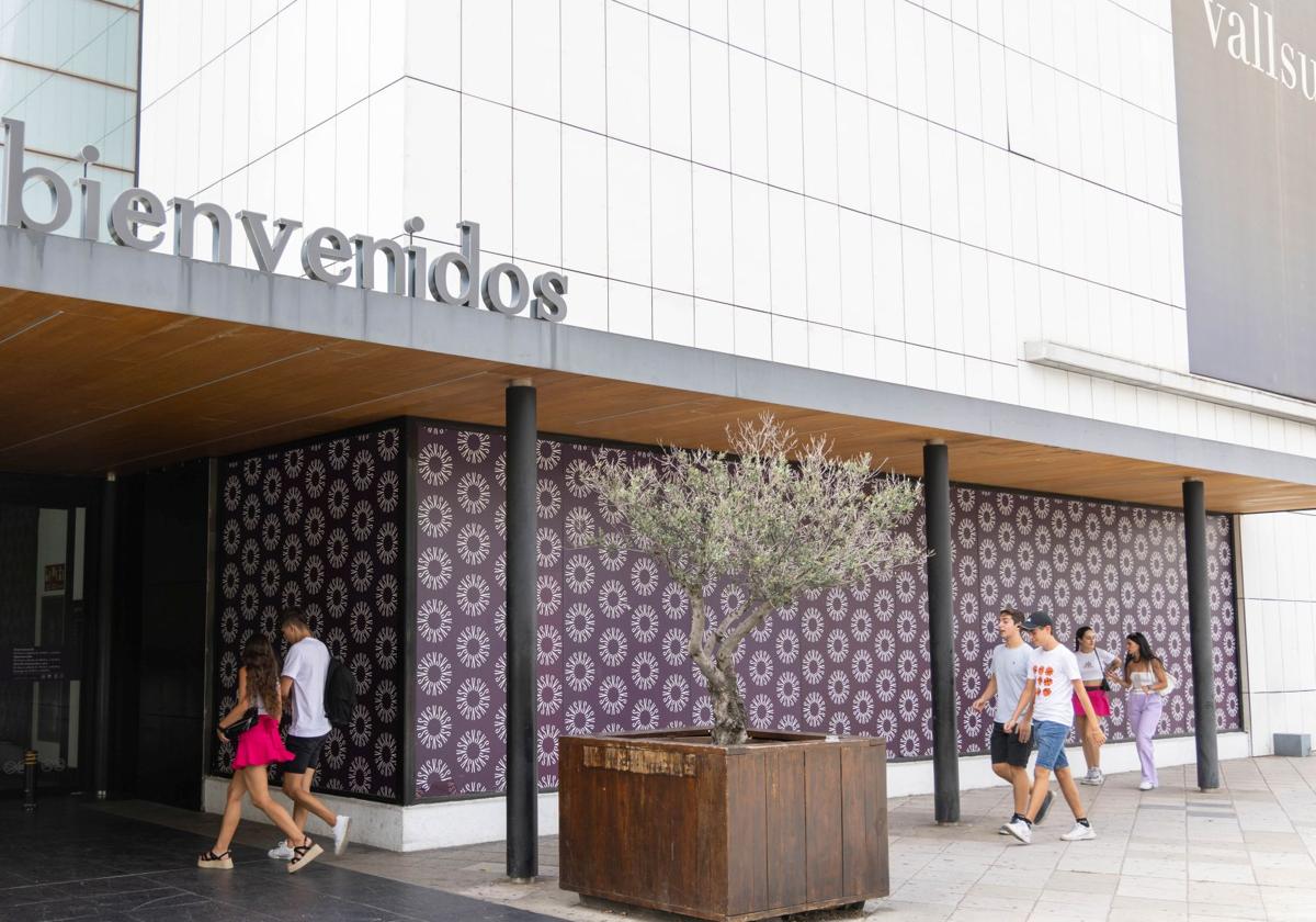 Dos nuevas tiendas aterrizan en el centro comercial Vallsur