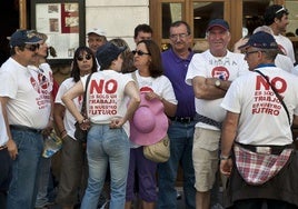 Manifestación contra el cierre de Puertas Norma en 2011.