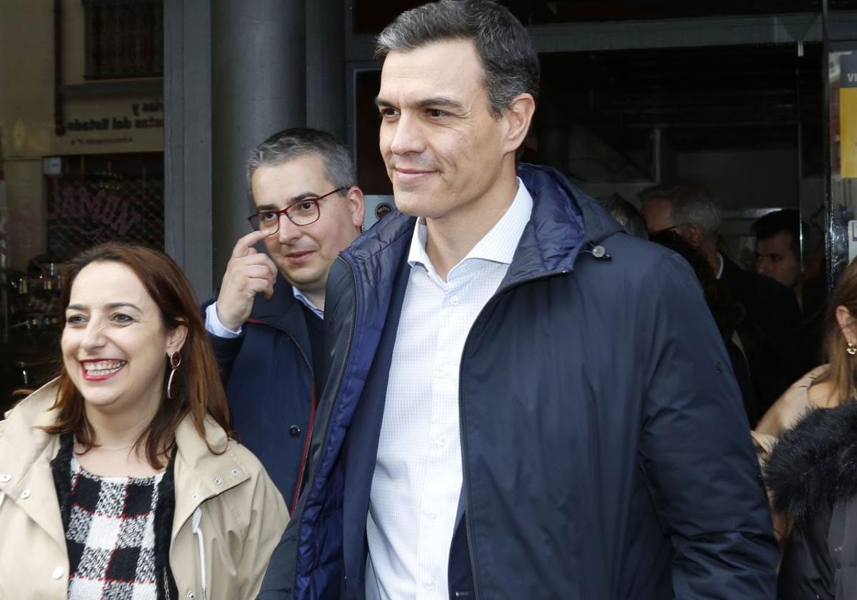 Miriam Andrés, con el presidente del Gobierno en una visita a Palencia en abril de 2019.