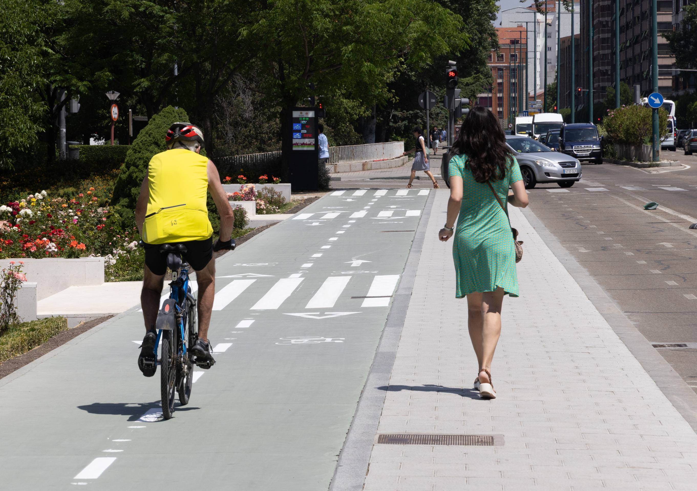 La inauguración del nuevo carril bici de Isabel la Católica, en imágenes