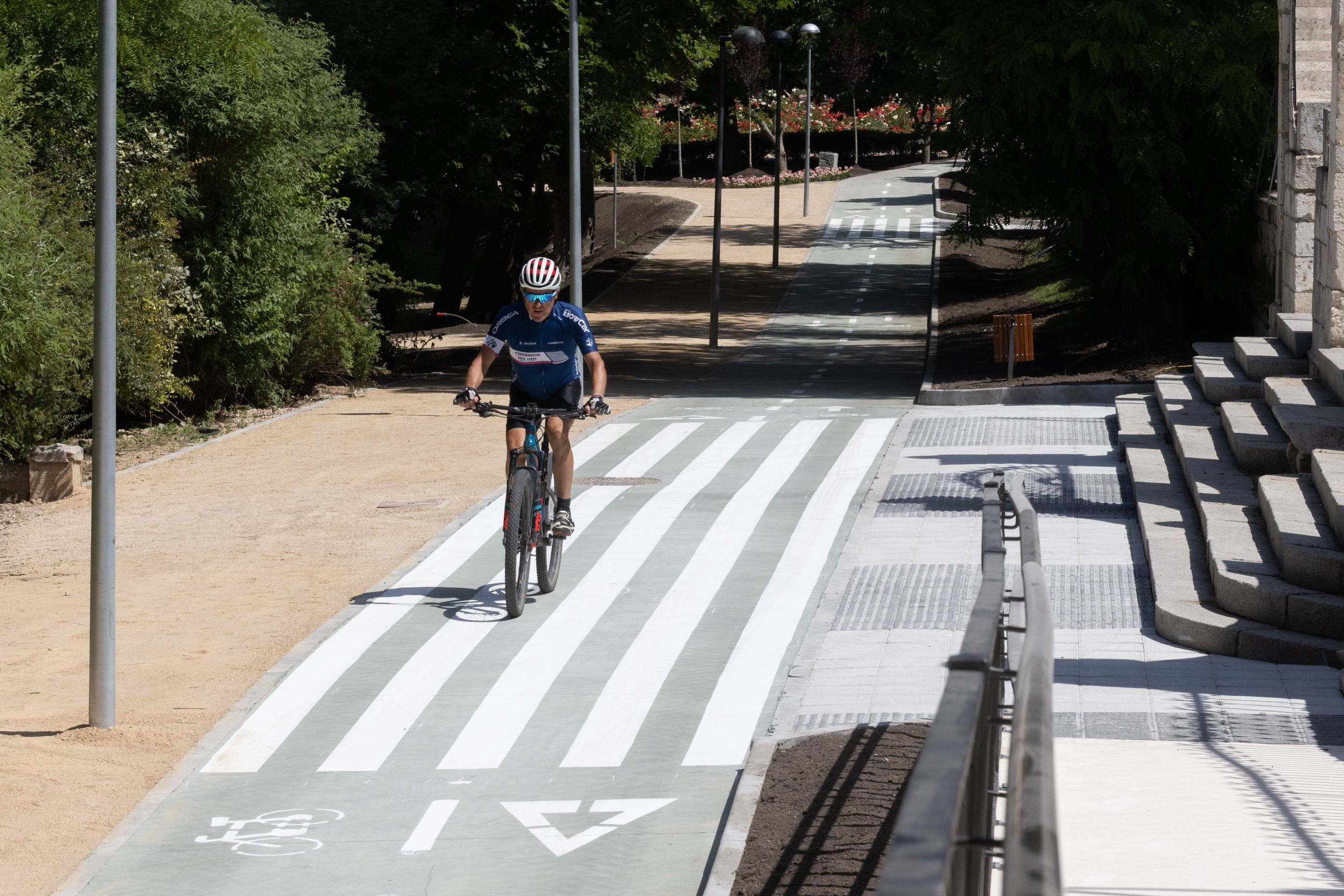 La inauguración del nuevo carril bici de Isabel la Católica, en imágenes