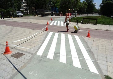 Pasos de cebra en el carril bici en la salida del paseo del Catarro hacia Isabel la Católica.