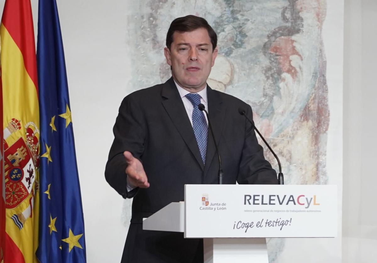 El presidente de la Junta, Alfonso Fernández Mañueco, el lunes durante la presentación del programa.