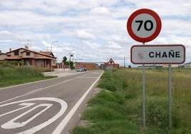 Uno de los accesos al municipio segoviano de Chañe.