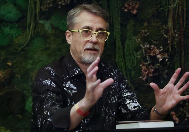 Alfredo Corell, en una entrevista de presentación de su libro.
