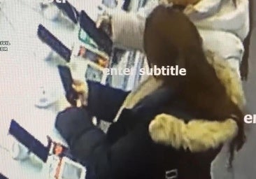 Dos detenidas por robar un móvil de 820 euros y esconderlo en el abrigo
