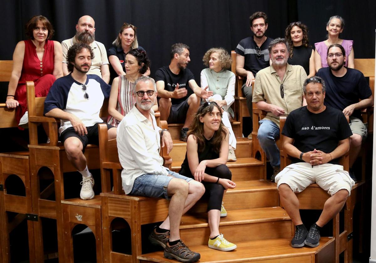 Elenco de participantes en el proyecto teatral 'Hacia ecos de lo sagrado'.