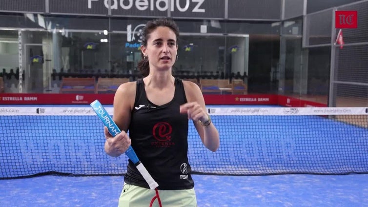 Una jugadora profesional y profesora de pádel, en un minuto