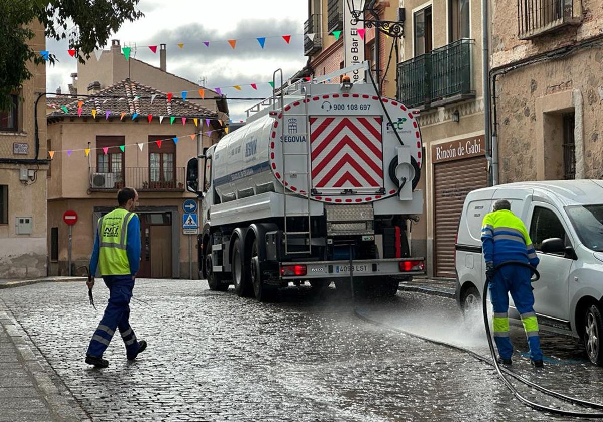 Trabajadores del servicio de limpieza y recogida de basuras de Segovia.