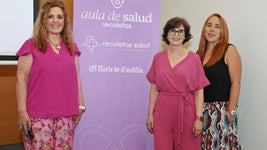 Las doctoras Victoria Martínez, Isabel Gippini y Violeta Tetilla en el Centro Cultural de San Agustín.