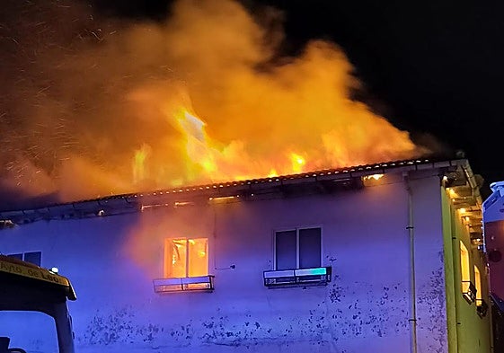 Imagen de la vivienda incendiada.