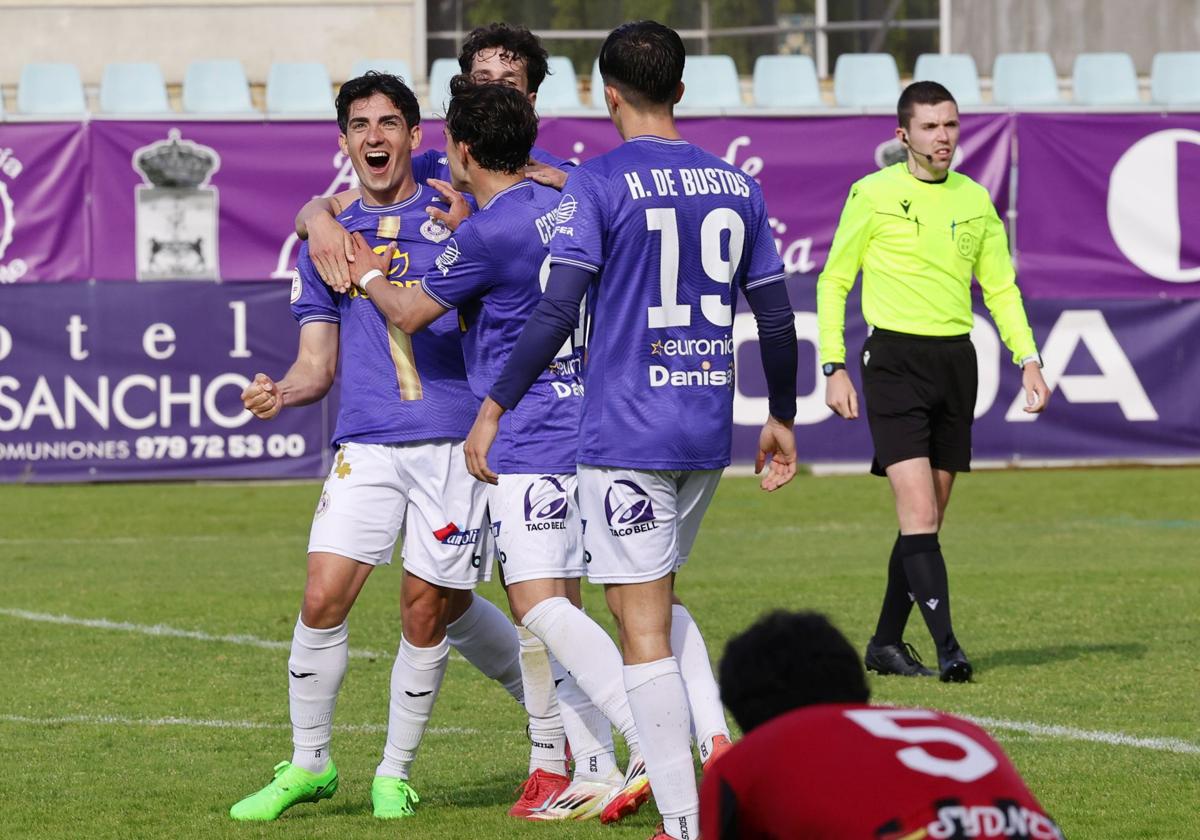 Ivi celebra un gol esta temporada con el Palencia Cristo Atlético.