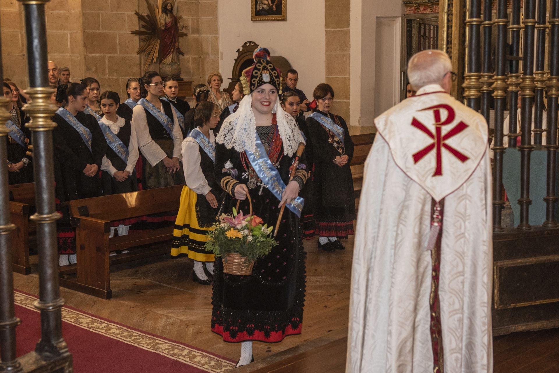 Ofrenda floral, último acto de las Ferias y Fiestas de San Juan y San Pedro.