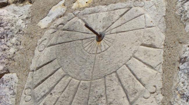 ¿La ermita de qué pueblo luce un reloj de sol del siglo XV procedente del monasterio de la Santa Espina, considerado posiblemente como el más antiguo de toda la provincia de Valladolid?