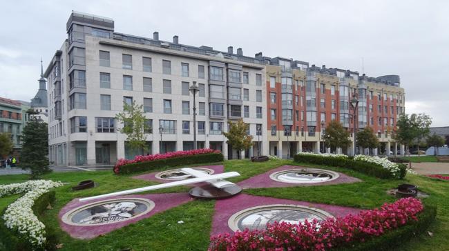 Valladolid cuenta con un reloj floral entre la Plaza de Colón y la Estación Campo Grande, cuyo diámetro mide...