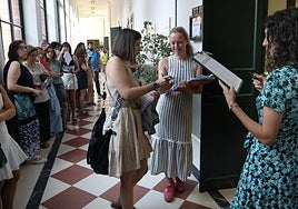 Estudiantes, antes de entrar a las aulas del Jorge Manrique este sábado por la mañana.