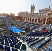 Foto de la instalación de la pista central en la plaza Mayor, ya concluida para la disputa de partidos