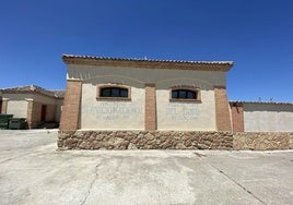 Antigua panera de Aguilafuente, uno de los edificios propuestos para ser convertido en vivienda o espacio de coworking.