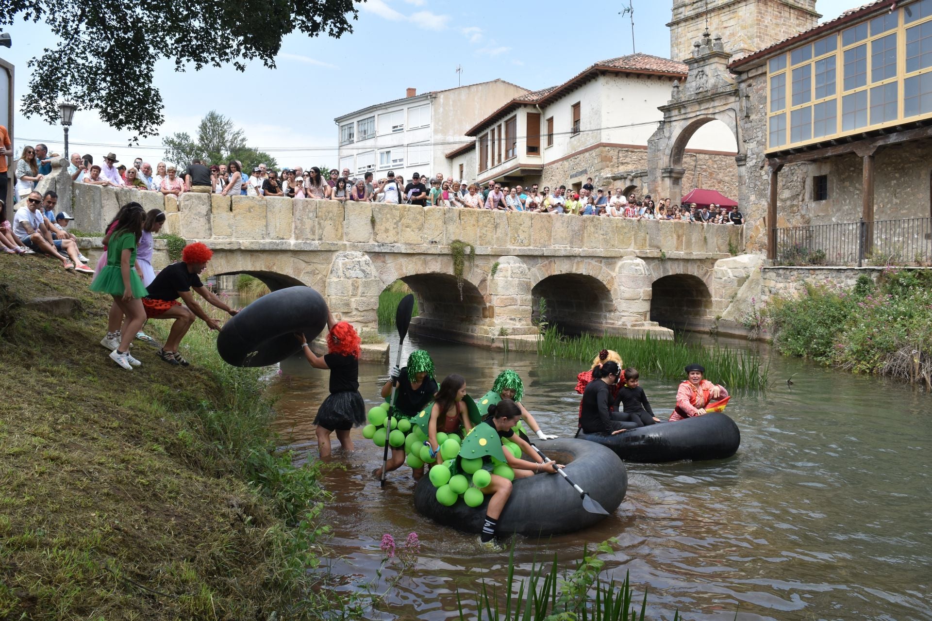 El Pisuerga se llena de coloridos hinchables