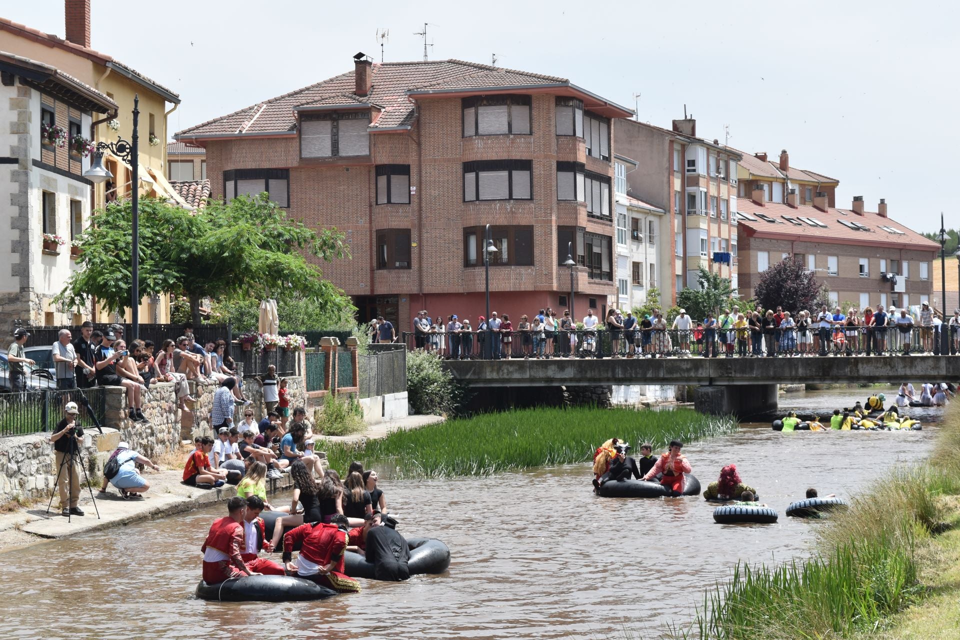 El Pisuerga se llena de coloridos hinchables