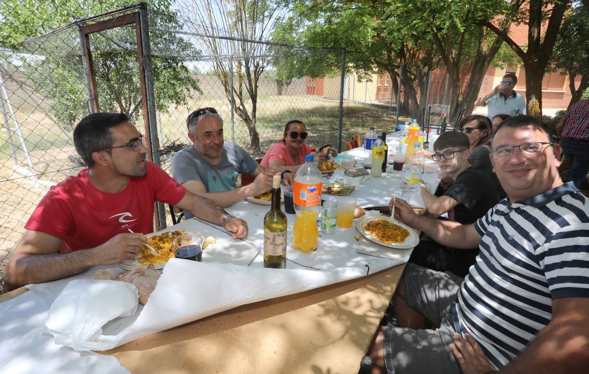 Solidaridad en forma de raciones de paella
