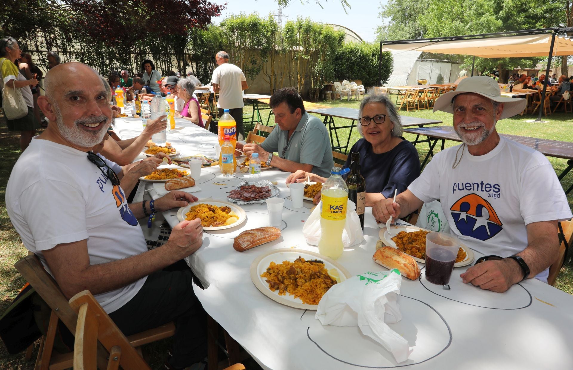 Solidaridad en forma de raciones de paella