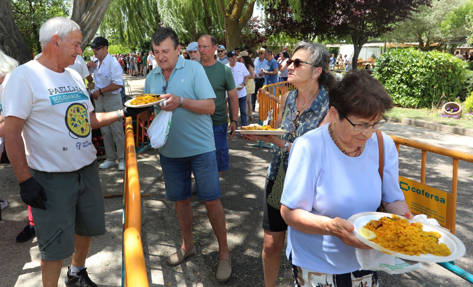 Solidaridad en forma de raciones de paella