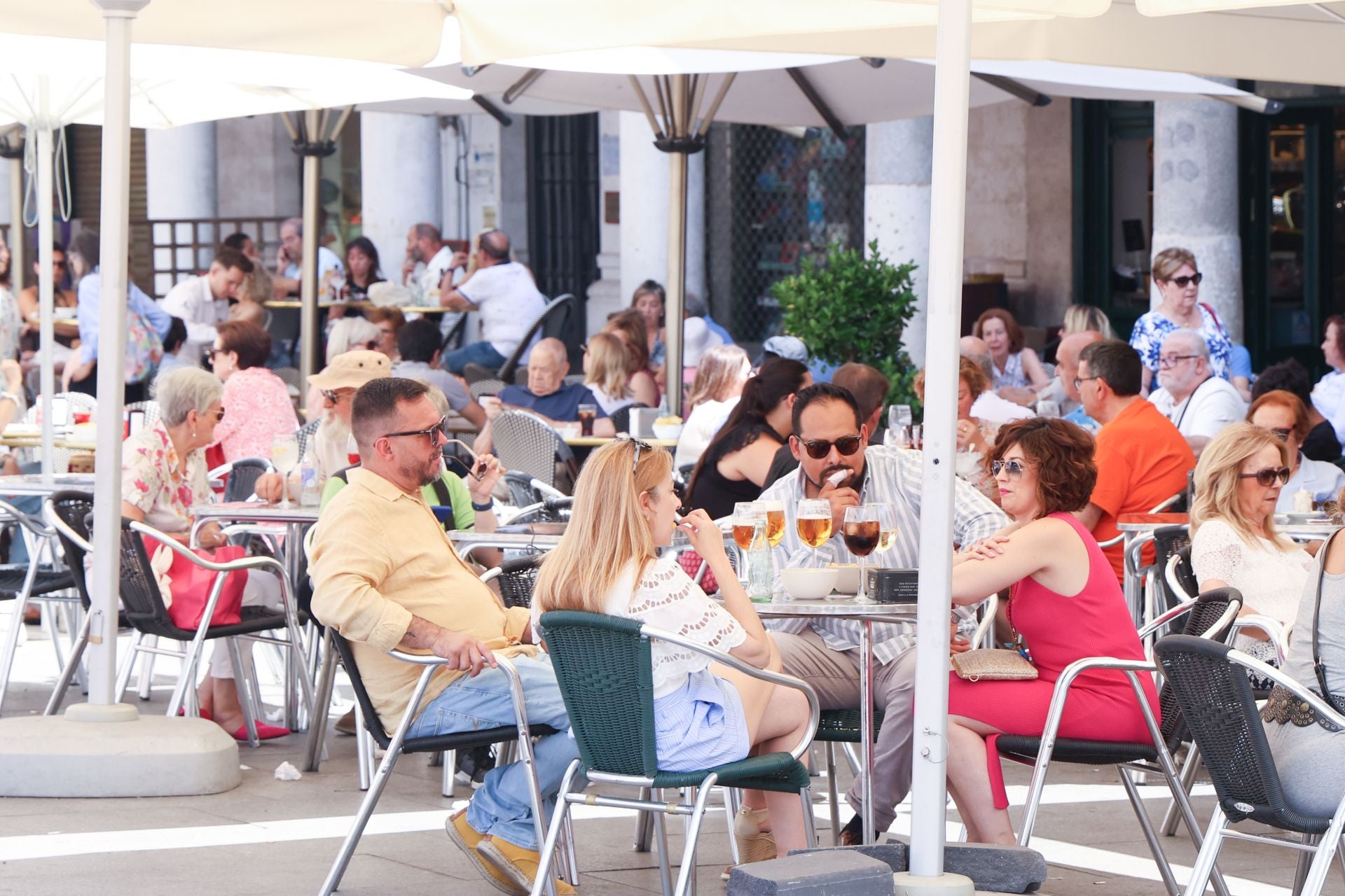 Ambiente en Valladolid a la hora del vermú el Día del Corpus